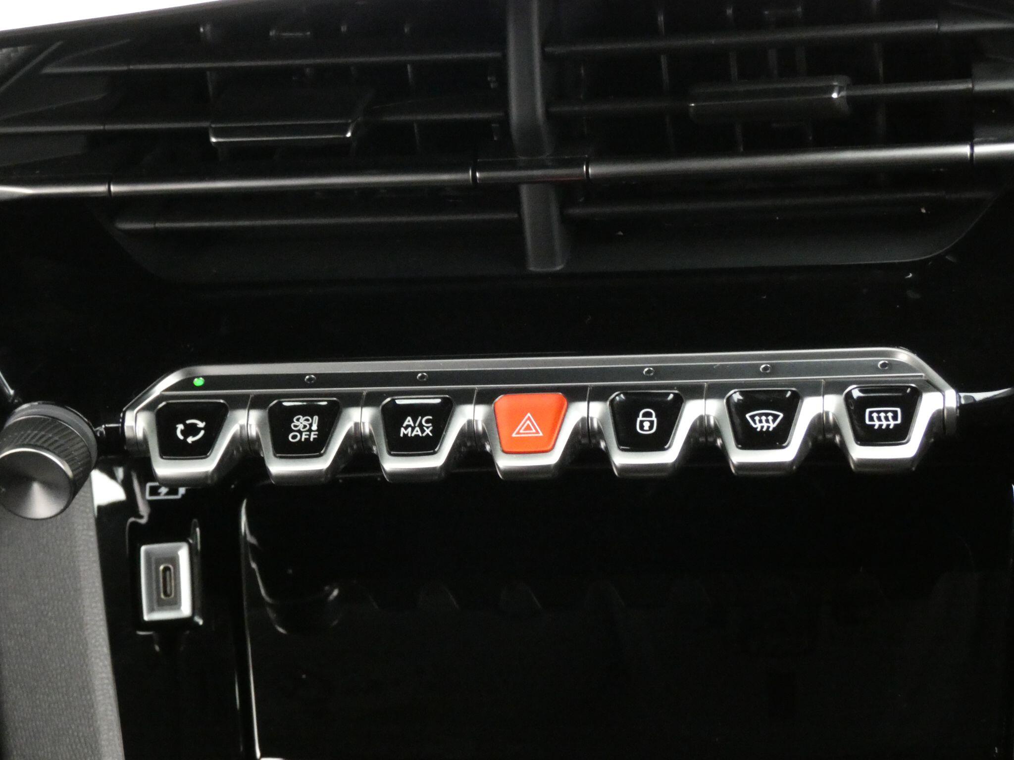 Peugeot E-208 view 24