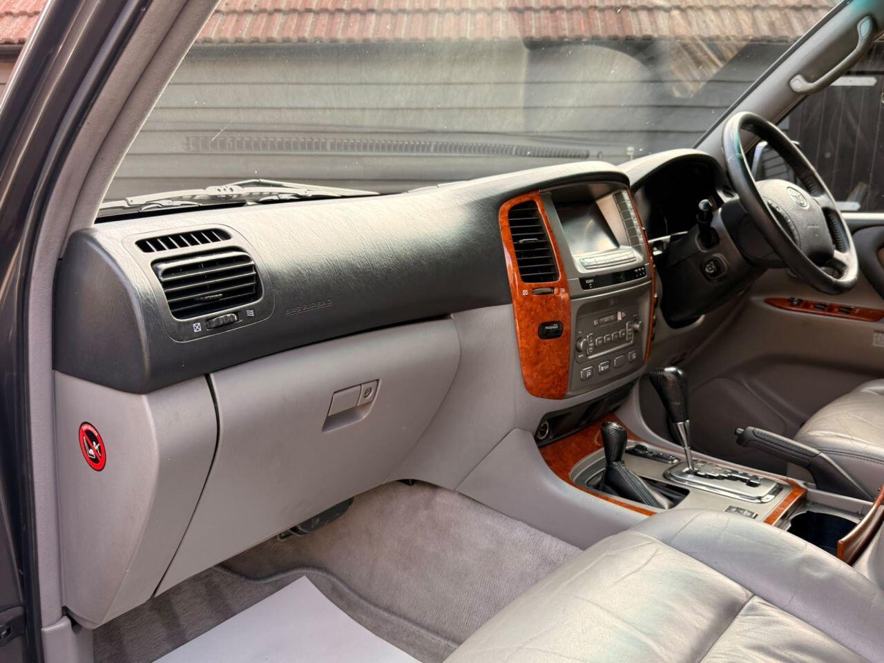 Toyota Land Cruiser view 12