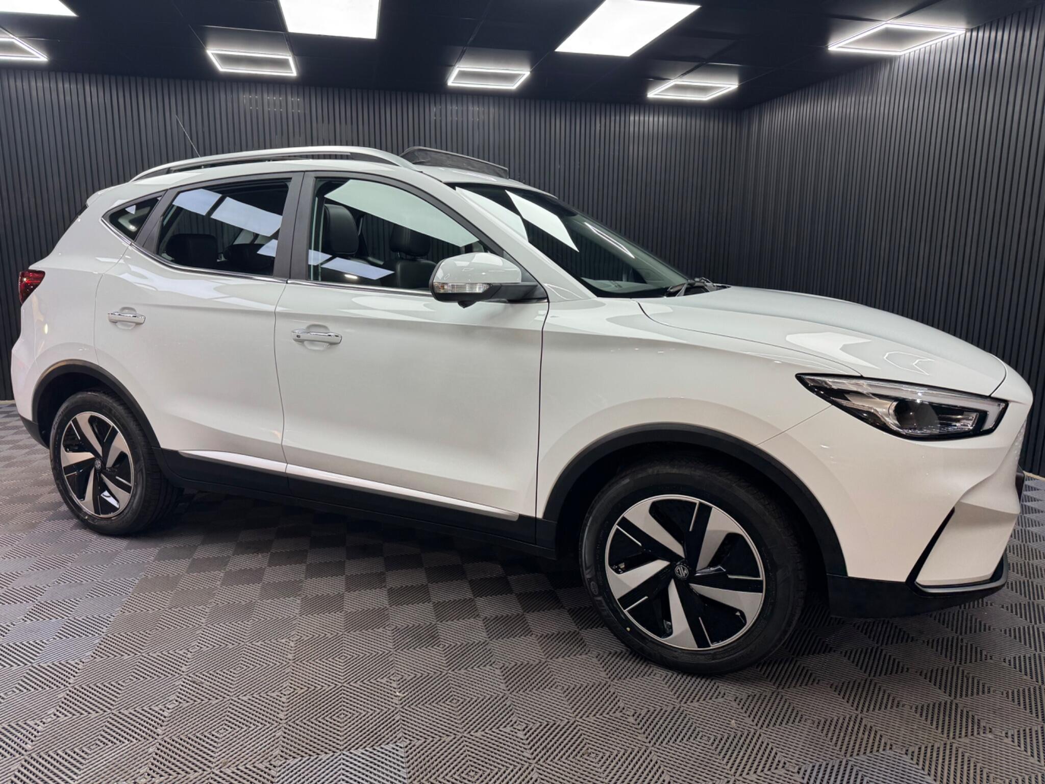 MG ZS view 24