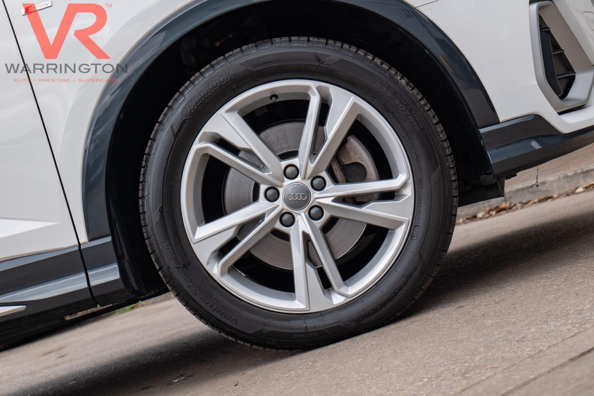 Audi Q3 view 37