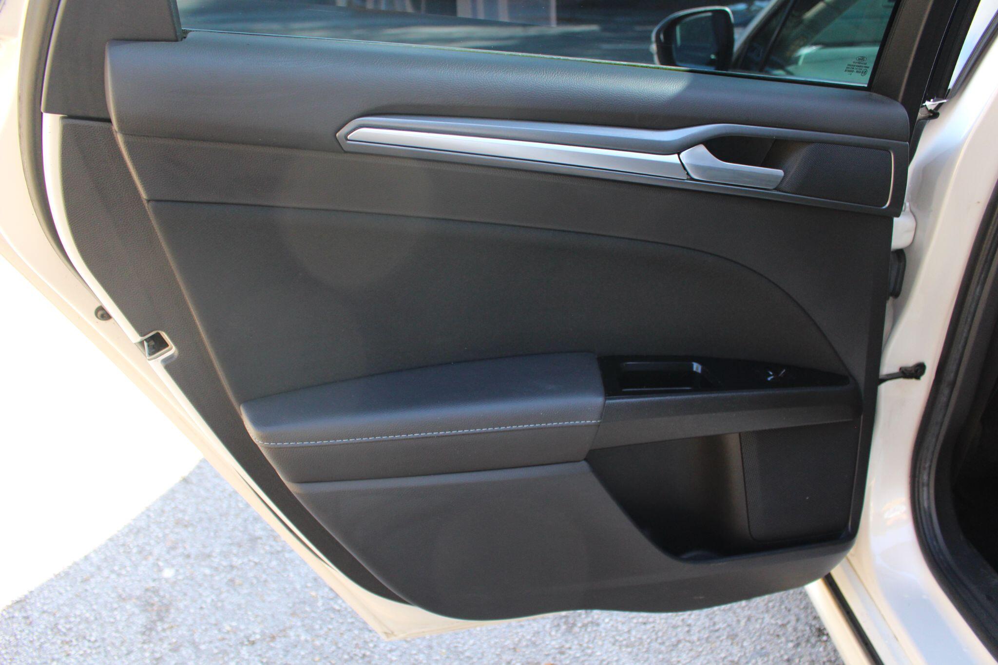 Ford Mondeo view 21