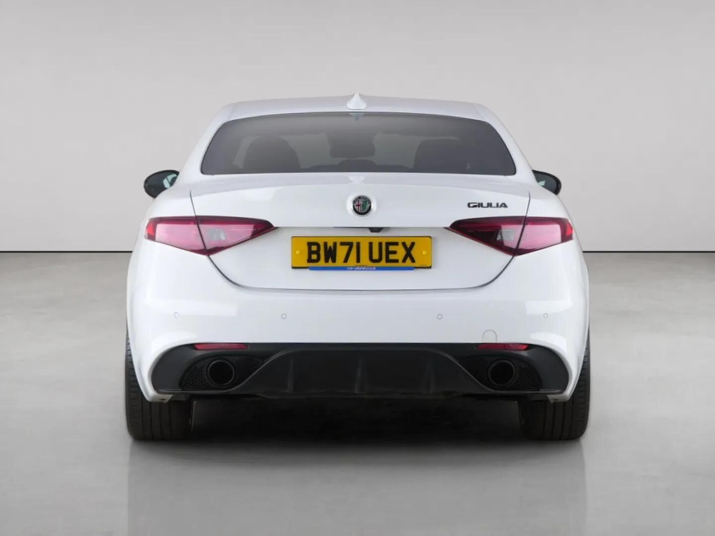 Alfa Romeo Giulia view 7