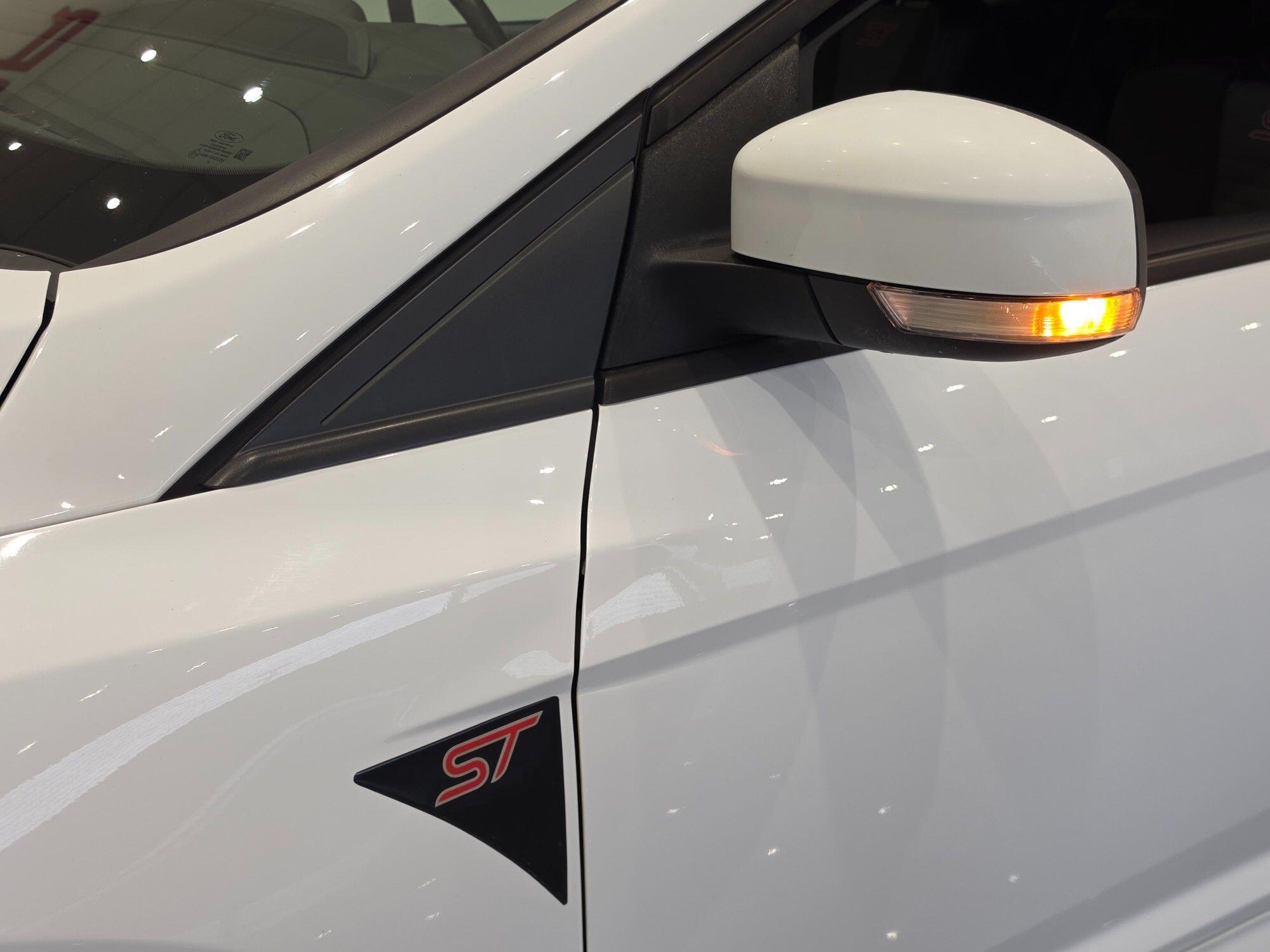 Ford Focus view 54