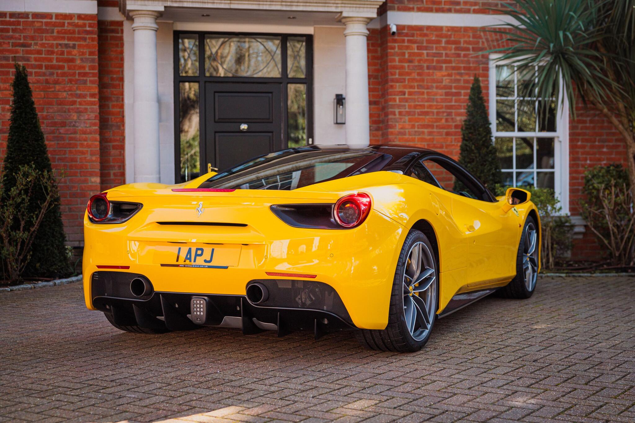 Ferrari 488 view 8