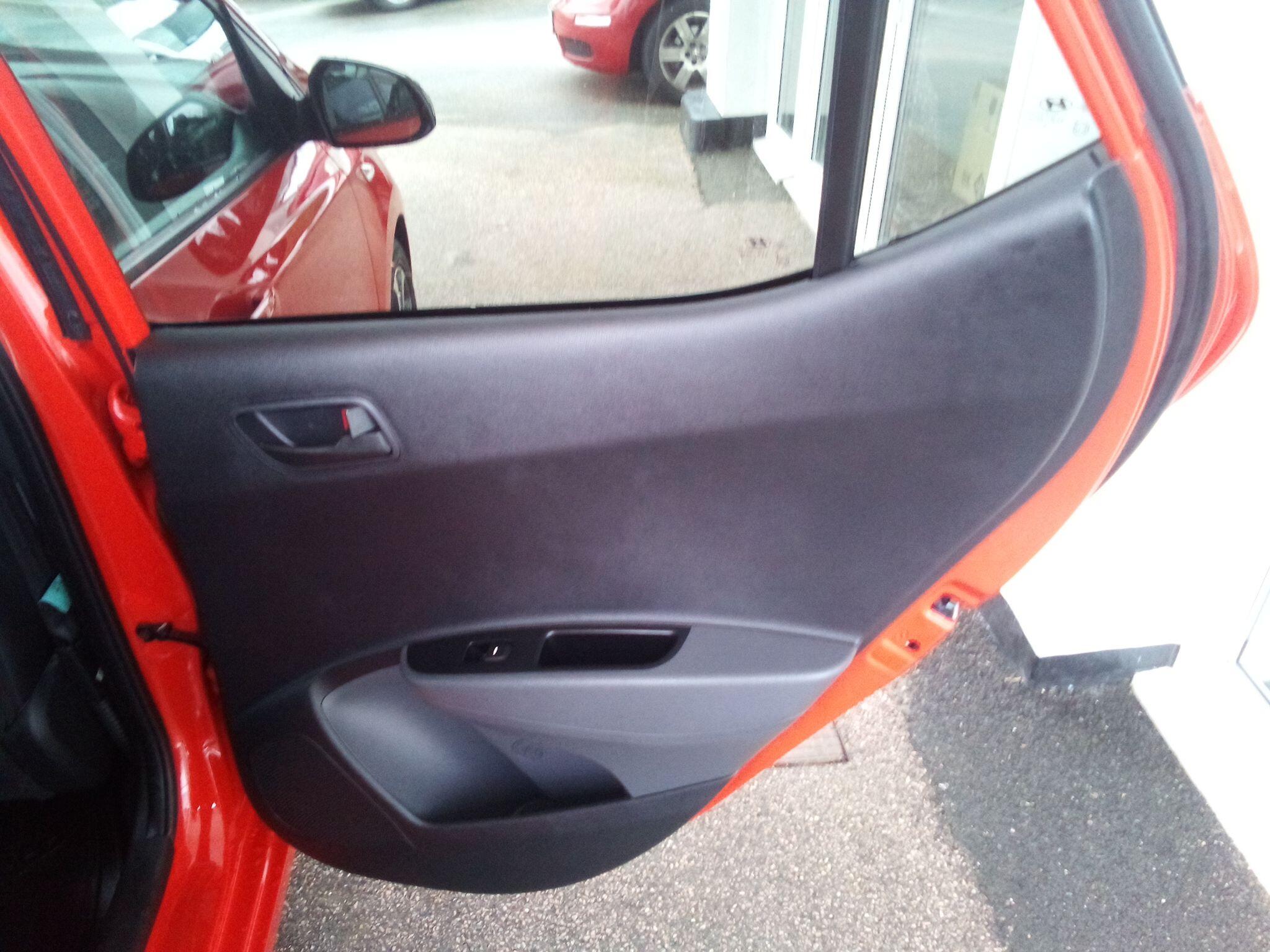 2020 Hyundai i10 1.0 Play Euro 6 5dr • 30,145 miles image 37