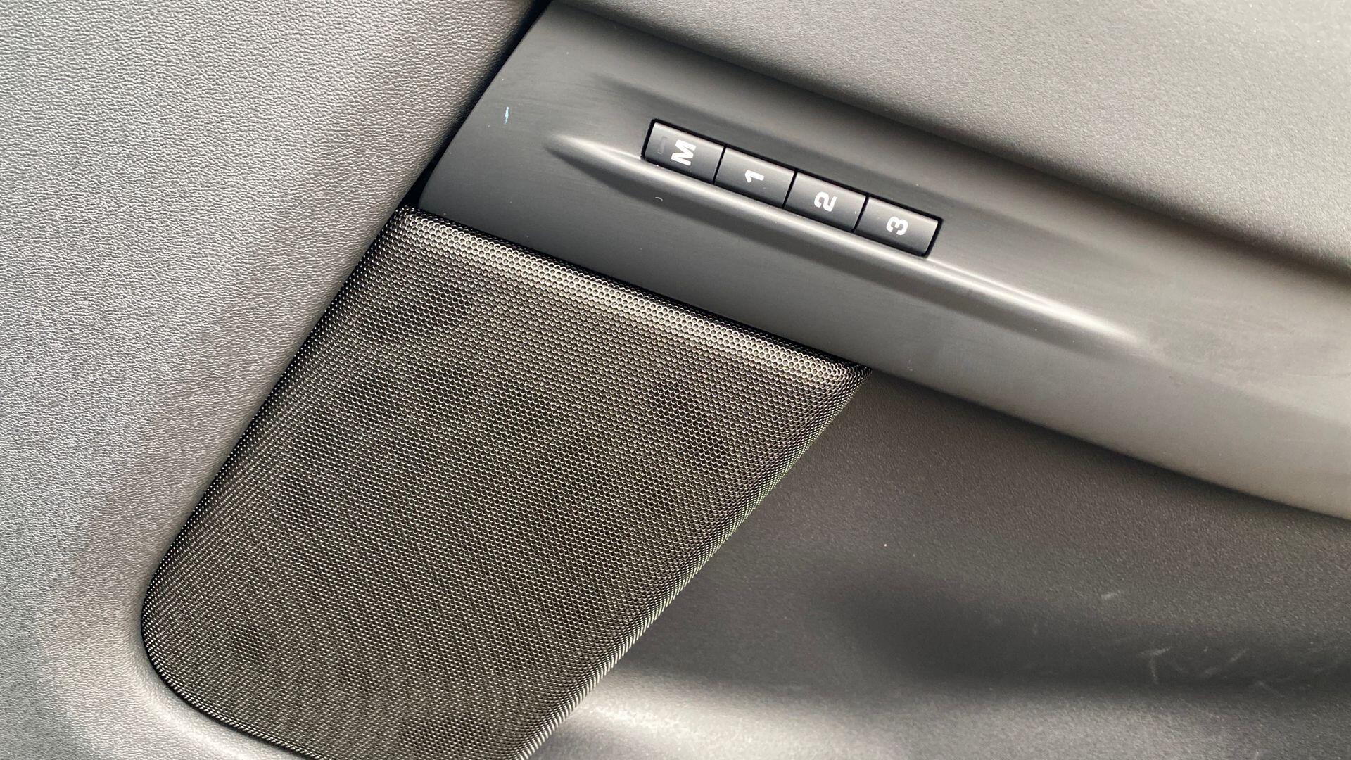 Land Rover Range Rover Evoque view 24