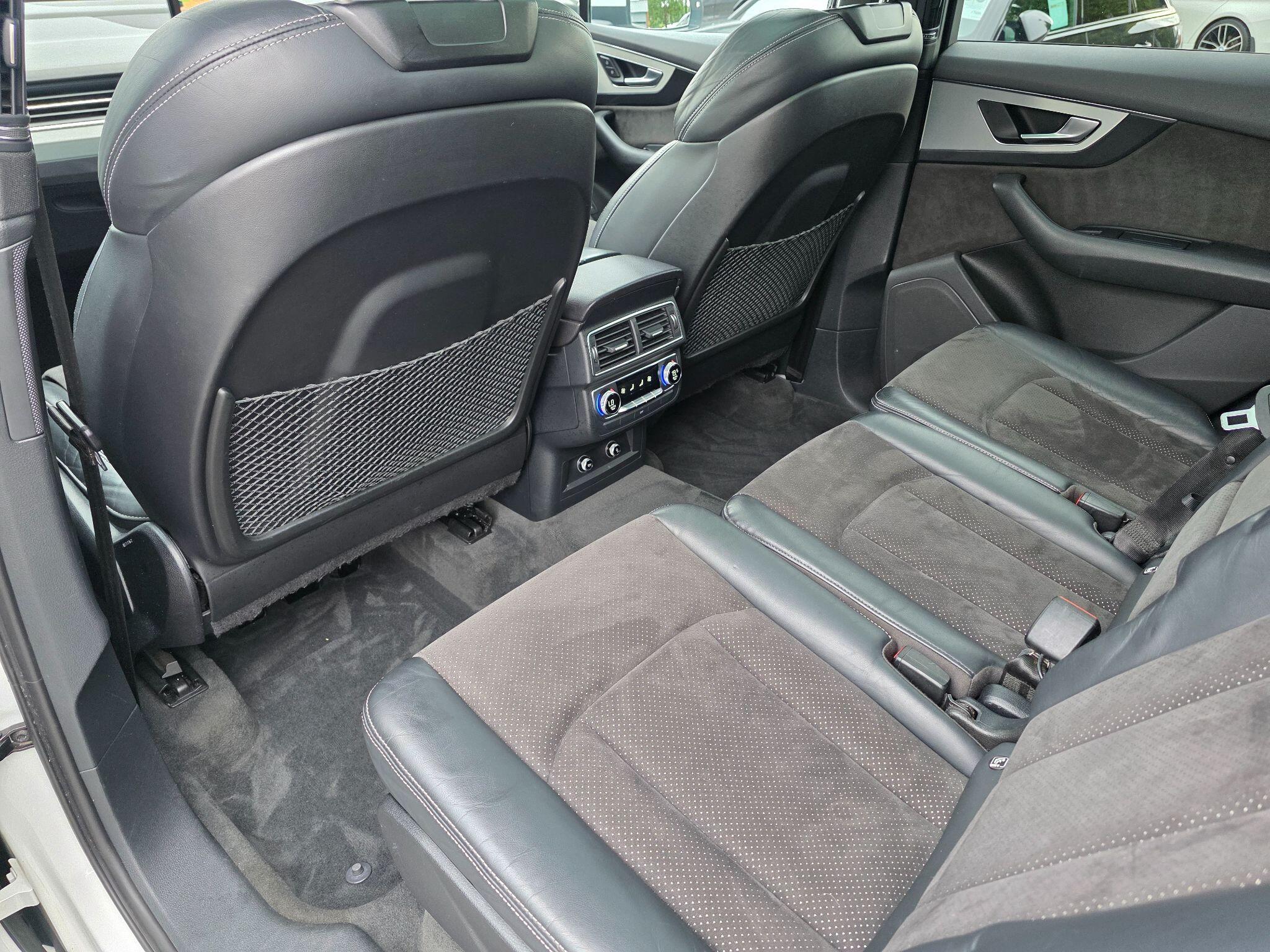 Audi Q7 view 18