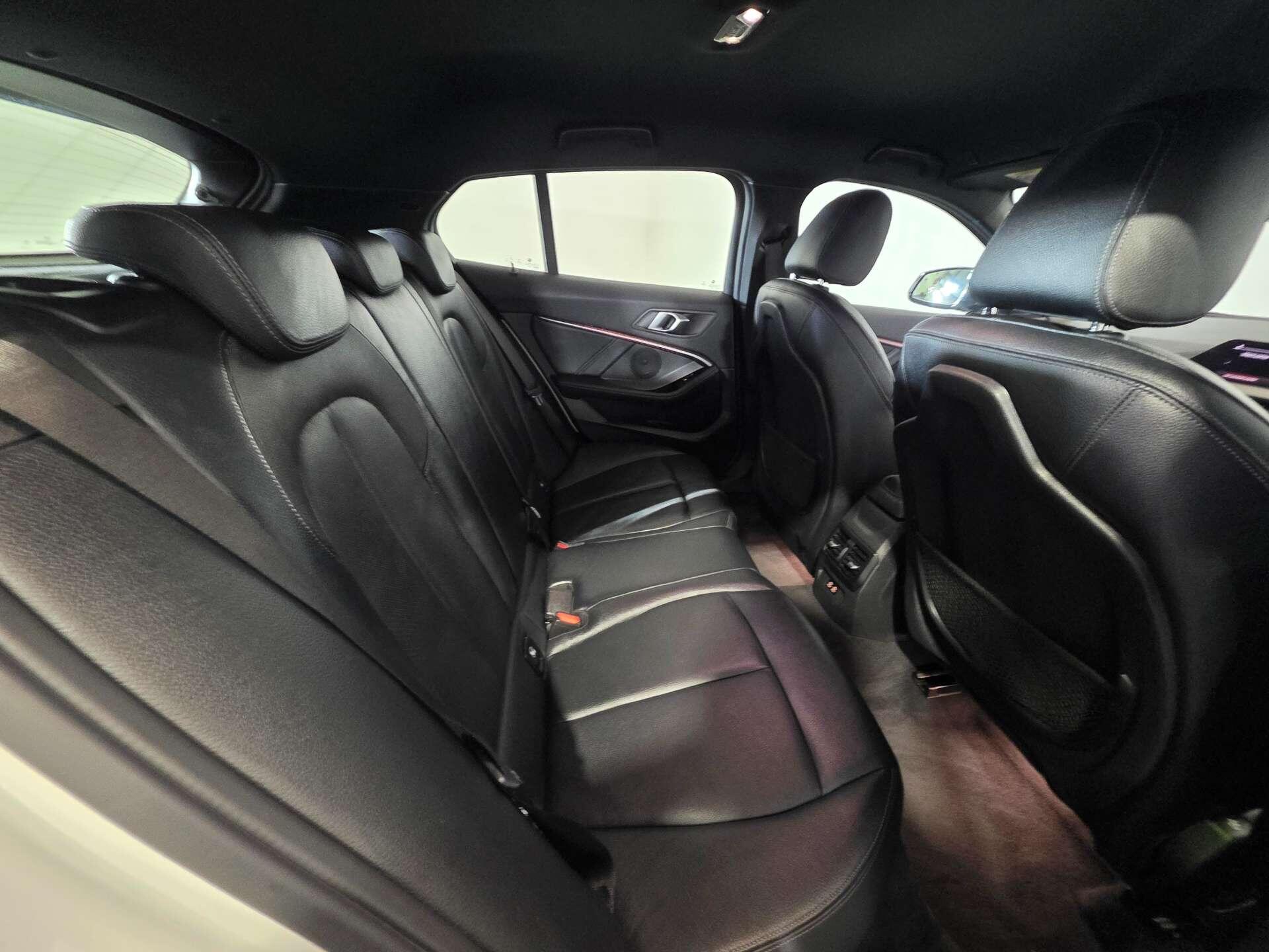 BMW 1 Series view 39