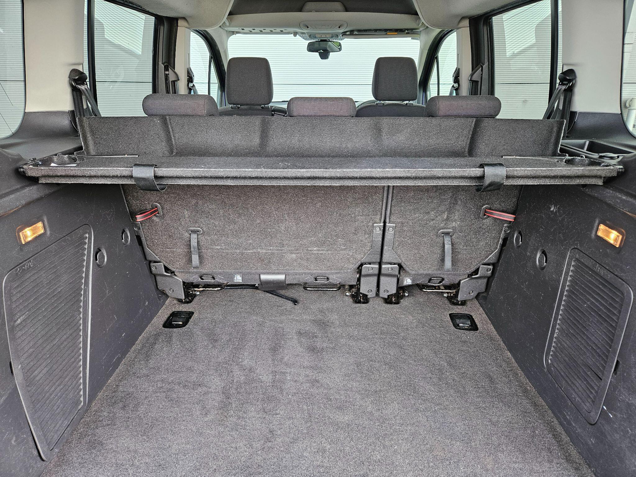 Ford Tourneo Connect view 18