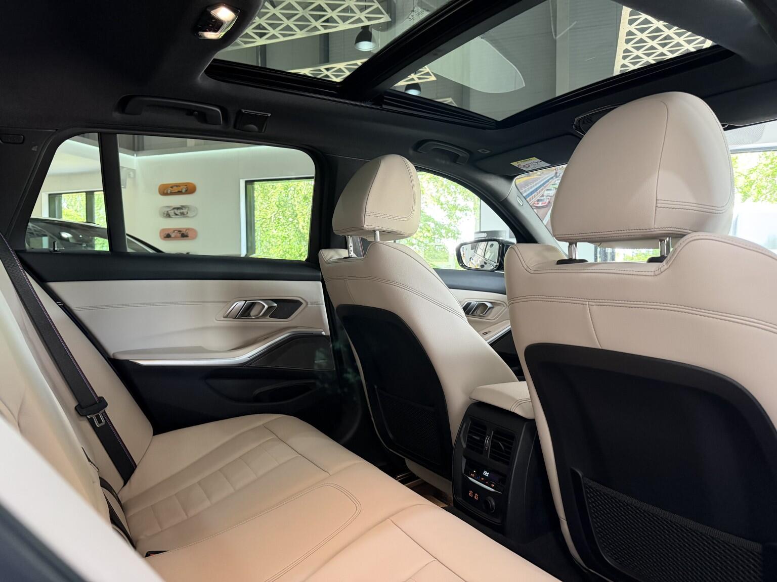 BMW 3 Series view 21