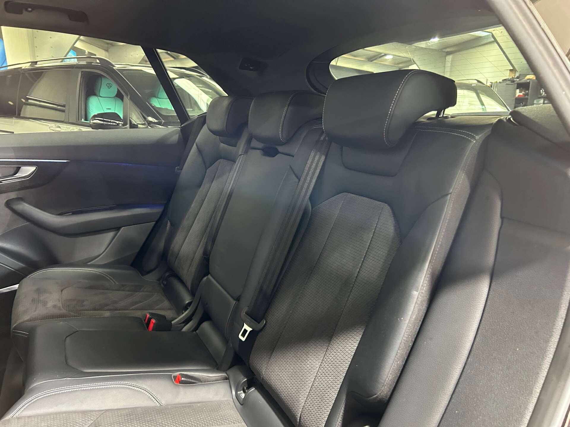 Audi Q8 view 21