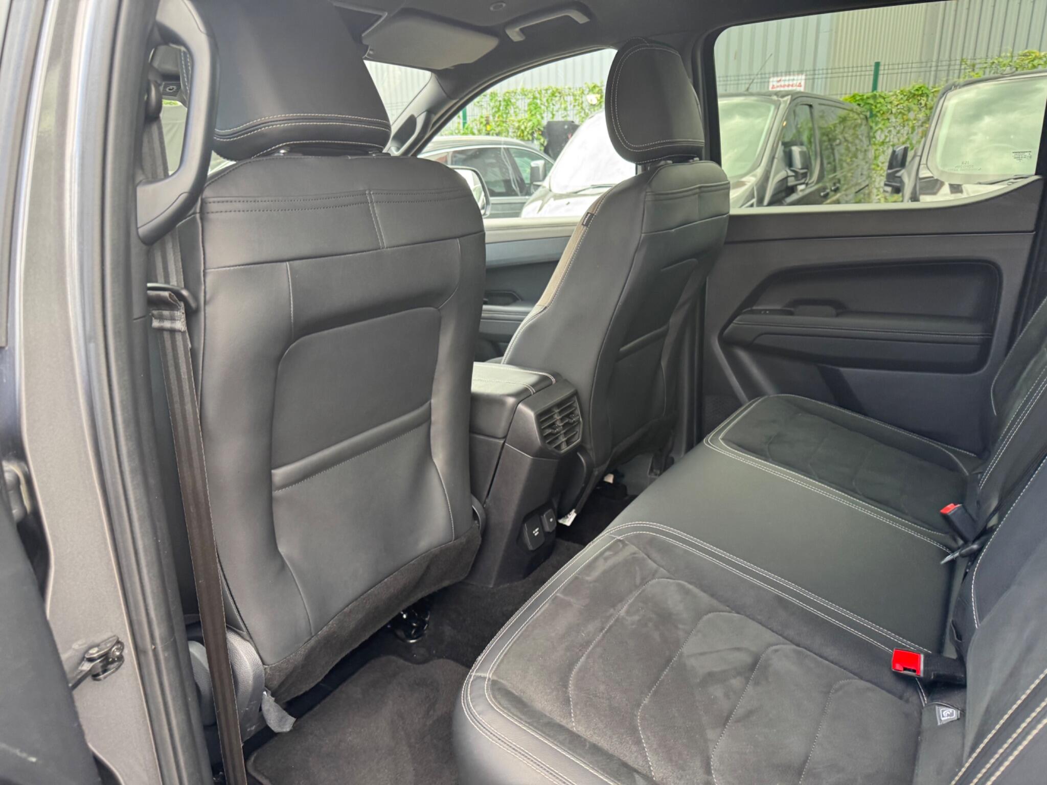 Volkswagen Amarok view 34