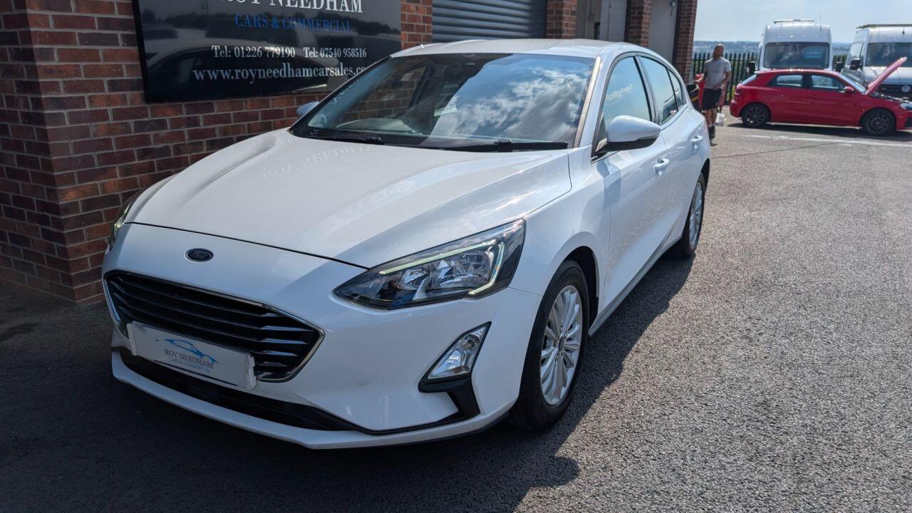 Ford Focus view 12