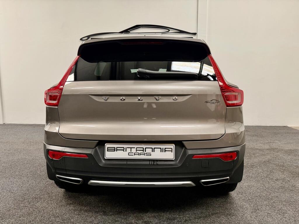 Volvo XC40 view 5