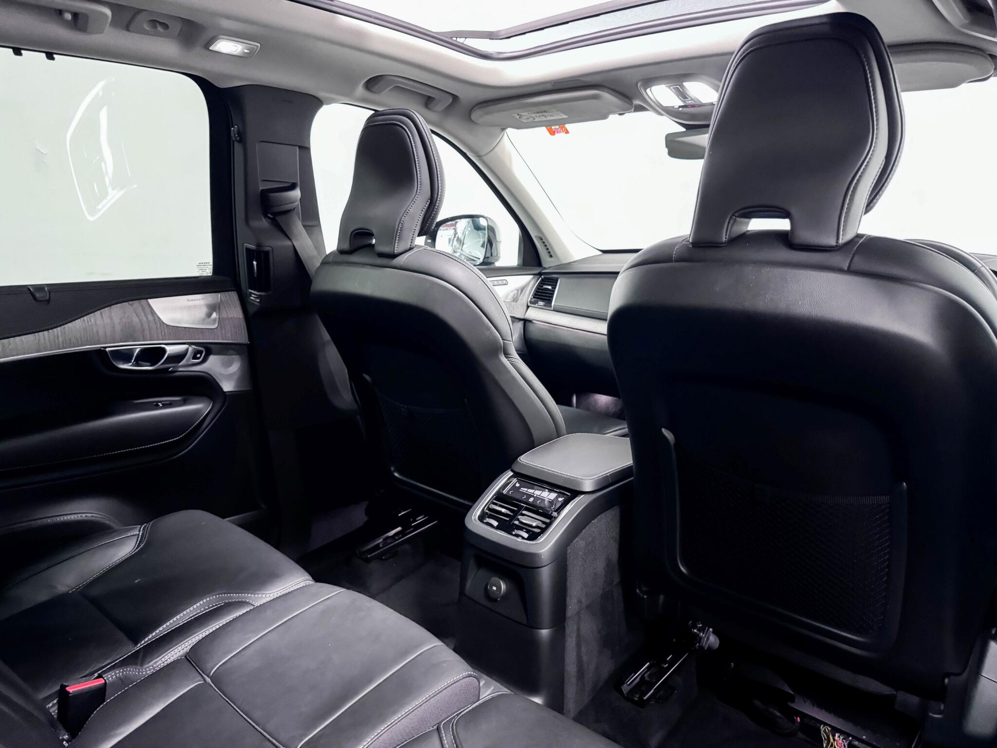 Volvo XC90 view 30