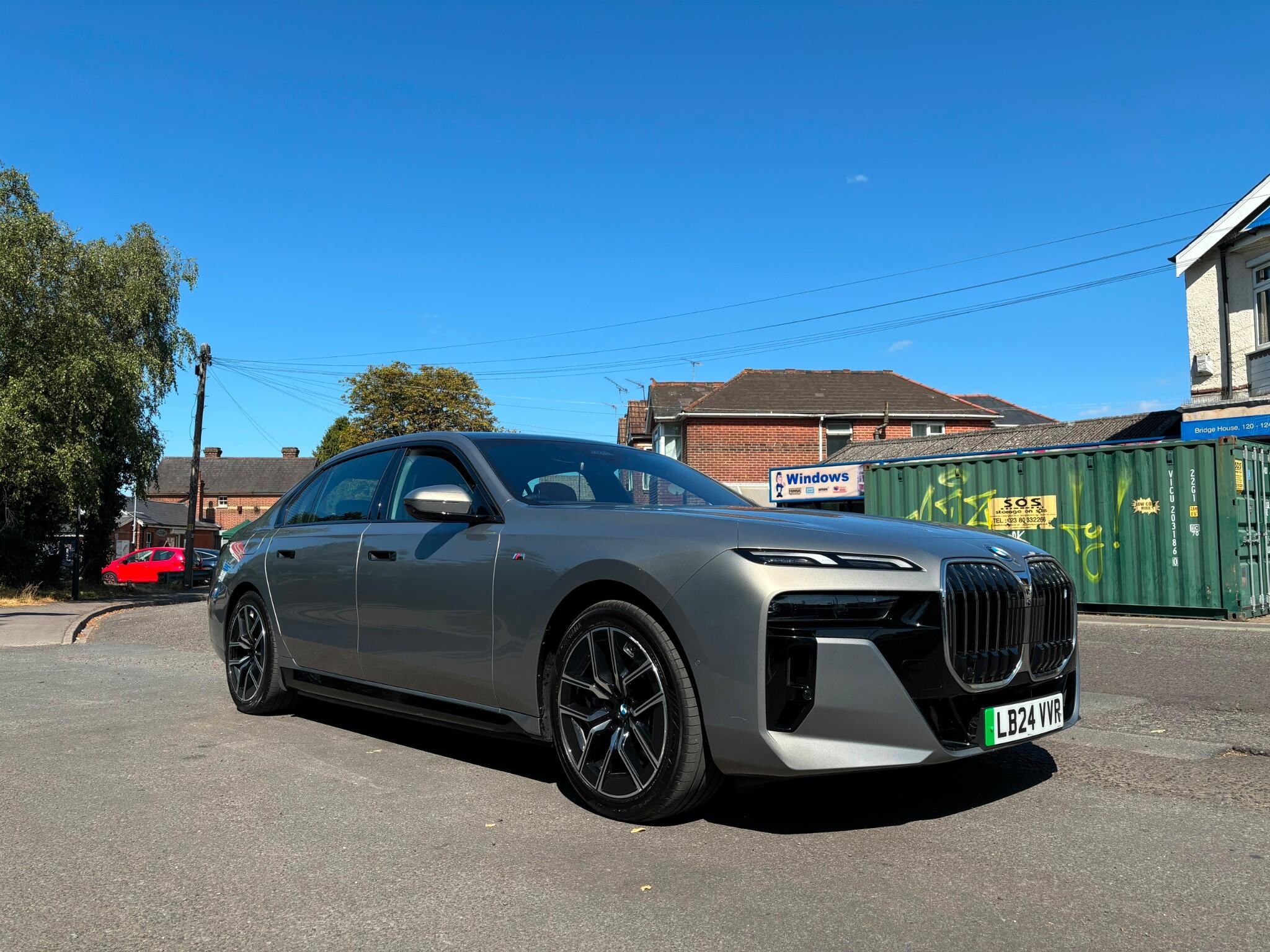 BMW I7 view 4