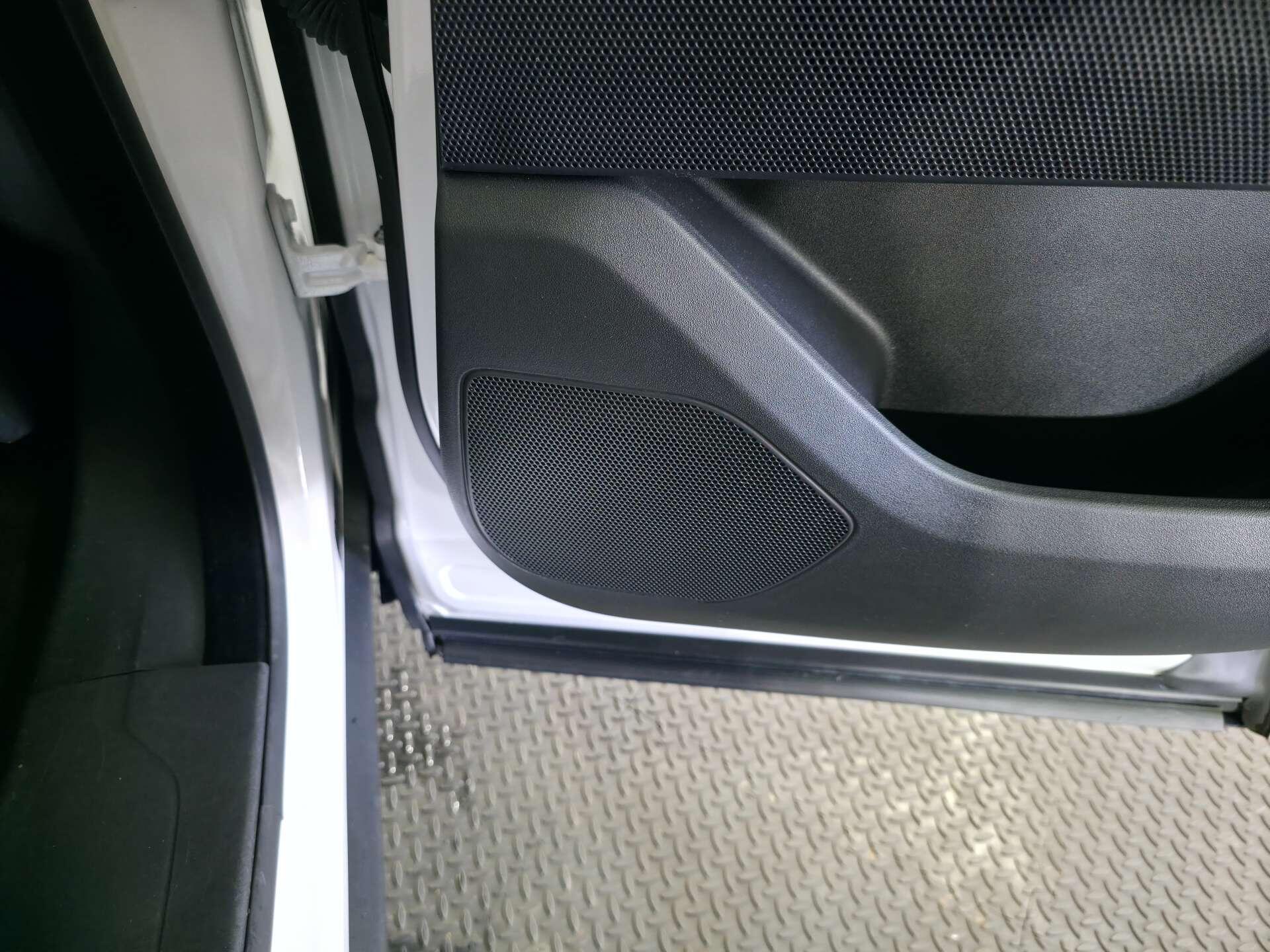 Land Rover Range Rover Velar view 57