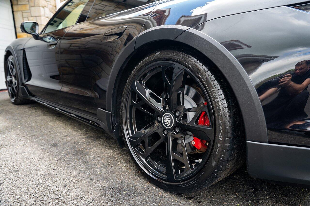 Porsche Taycan view 10