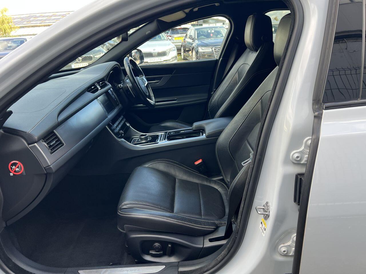 Jaguar XF view 22