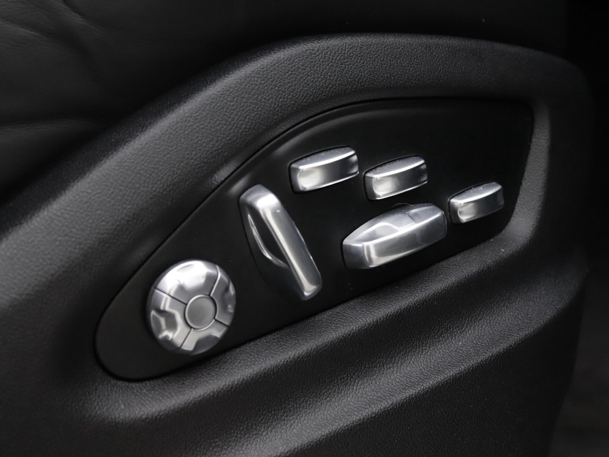 Porsche Cayenne view 28