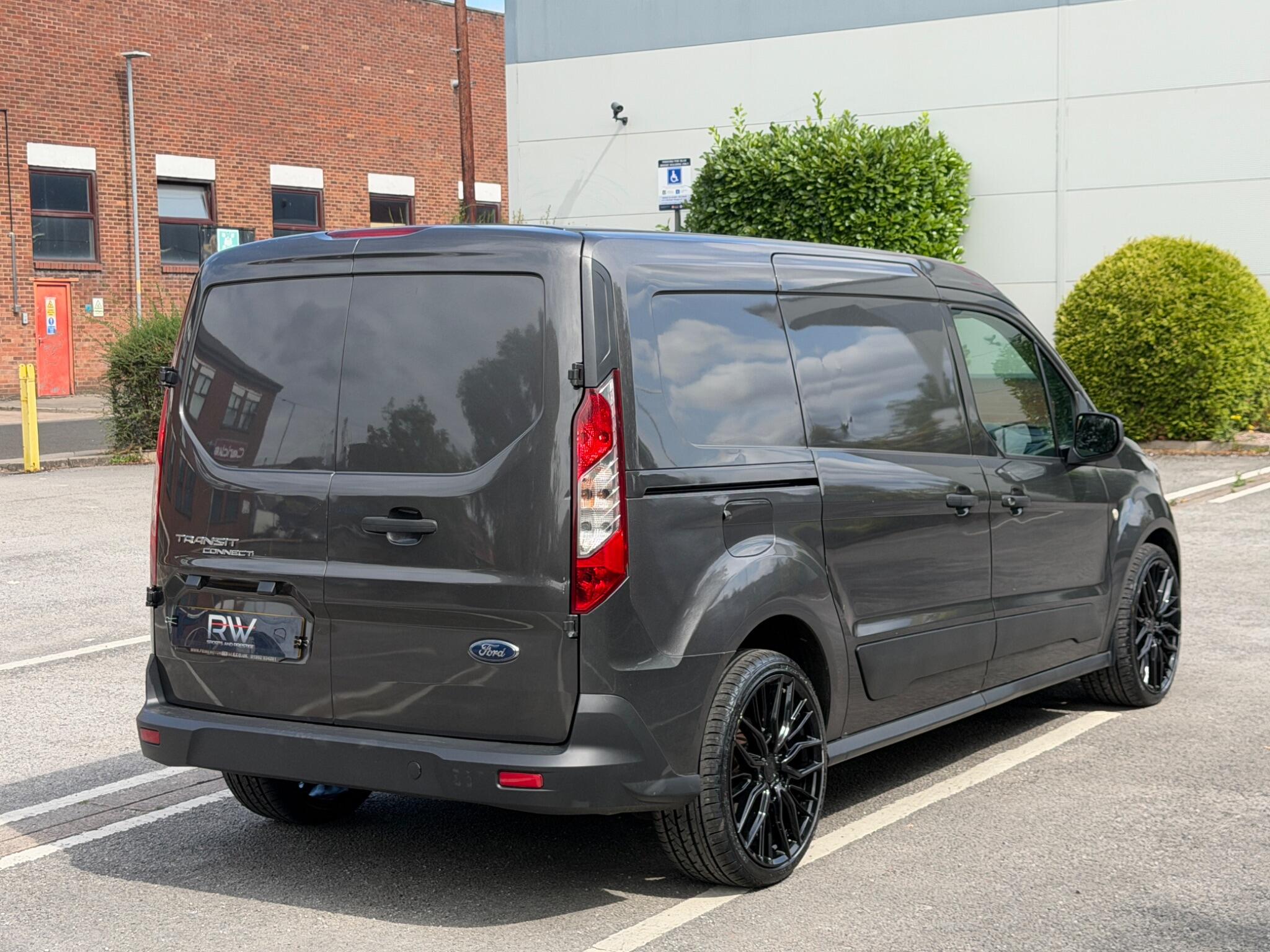 Ford Transit Connect view 41