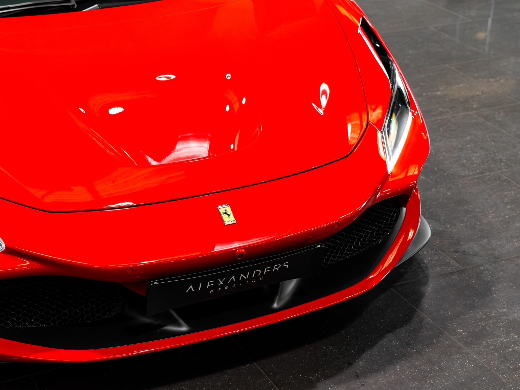 Ferrari F8 Tributo view 14