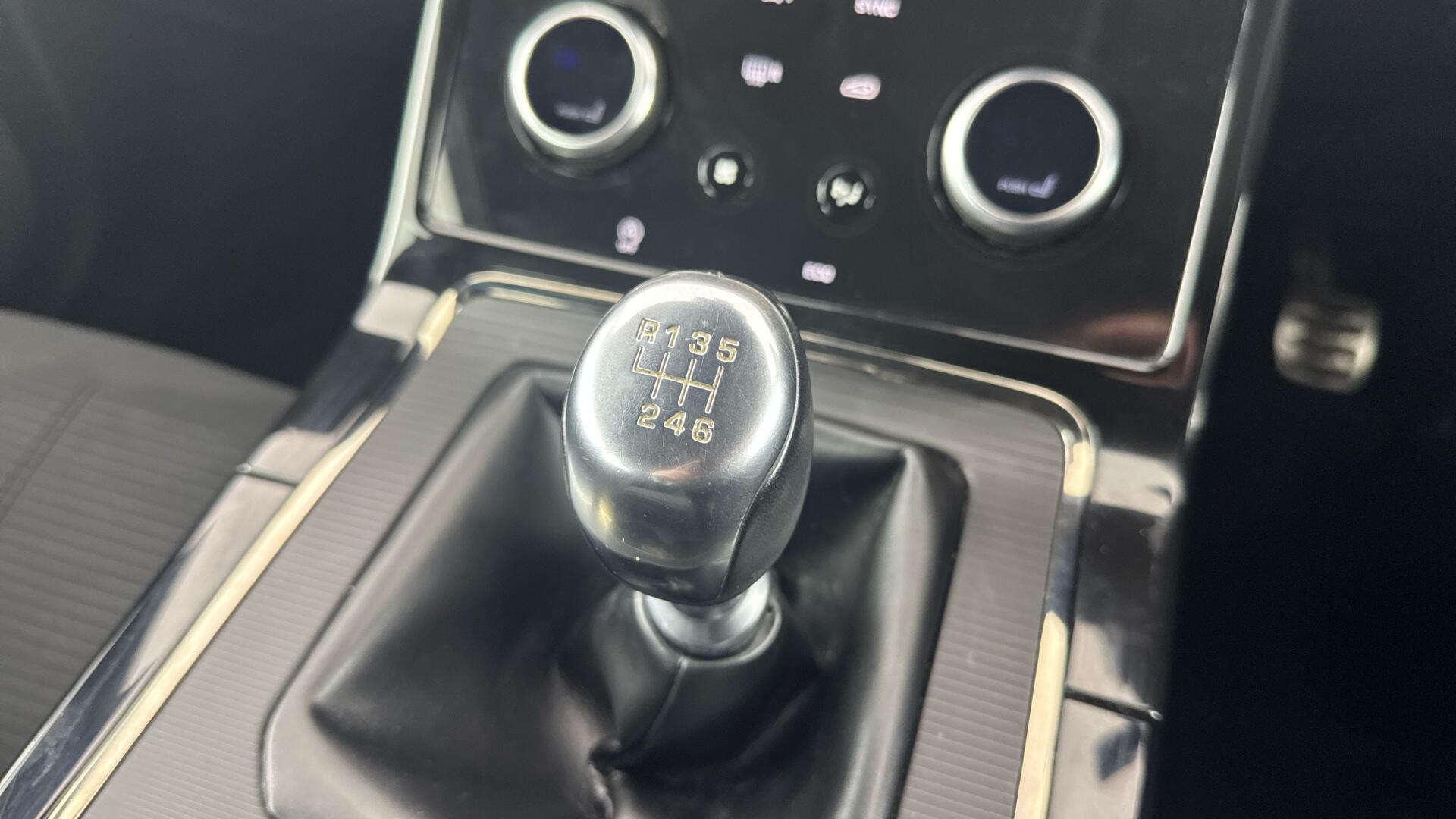 Land Rover Range Rover Evoque view 32