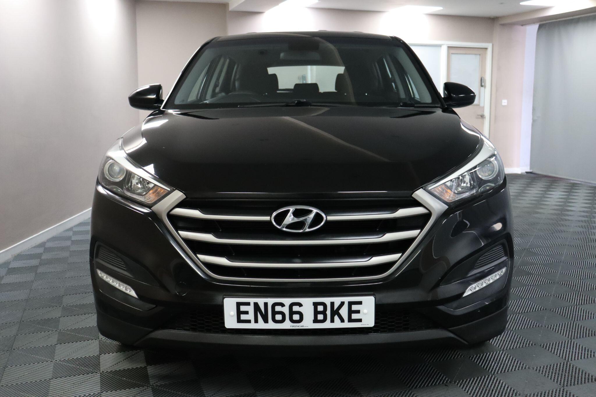 Hyundai Tucson view 2