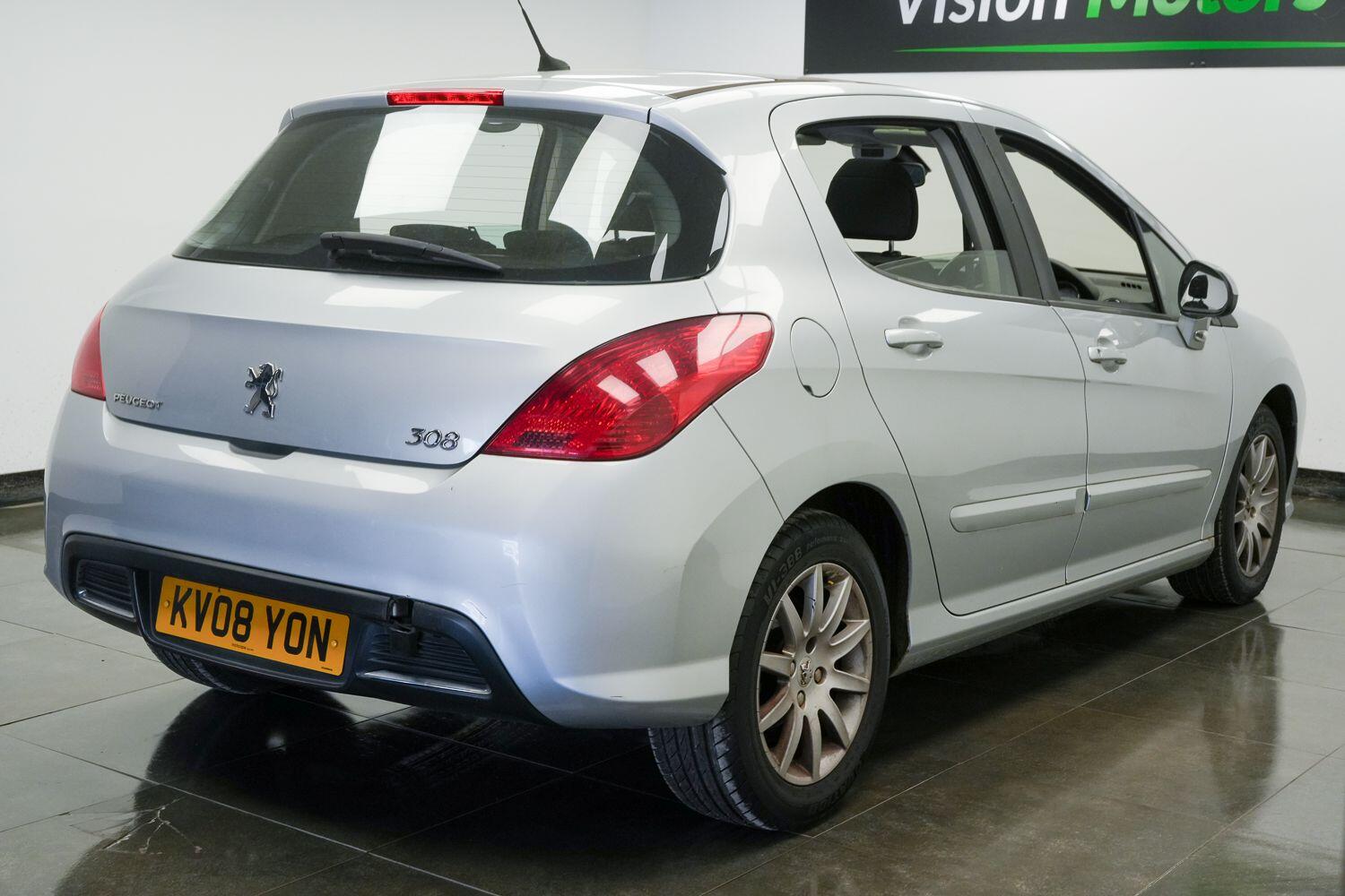Peugeot 2008 view 4