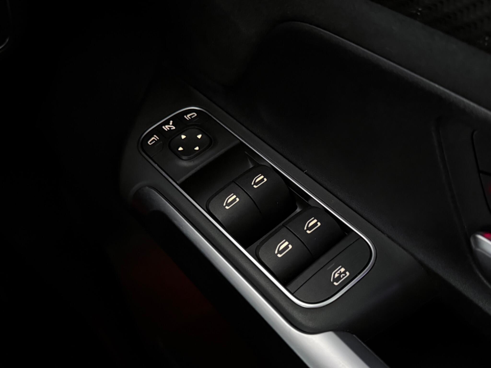 Mercedes-Benz GLB view 20