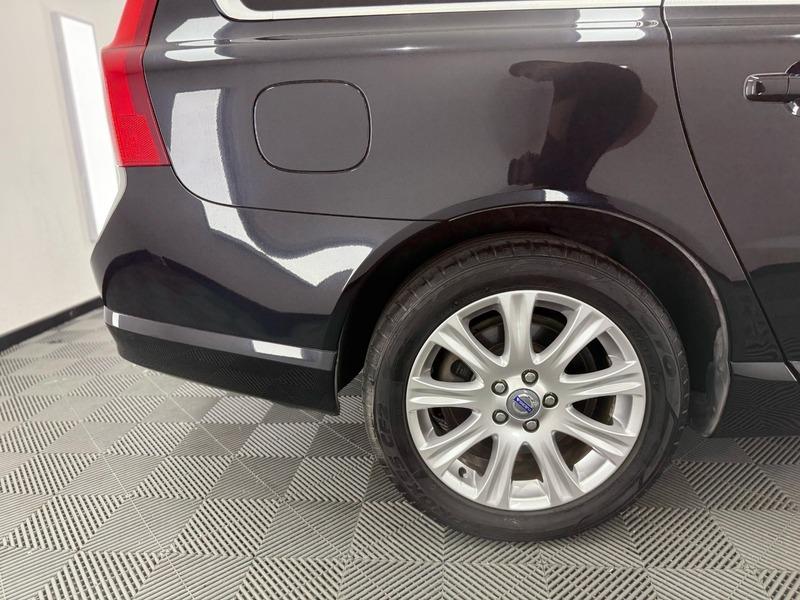2010 Volvo V70 image 9