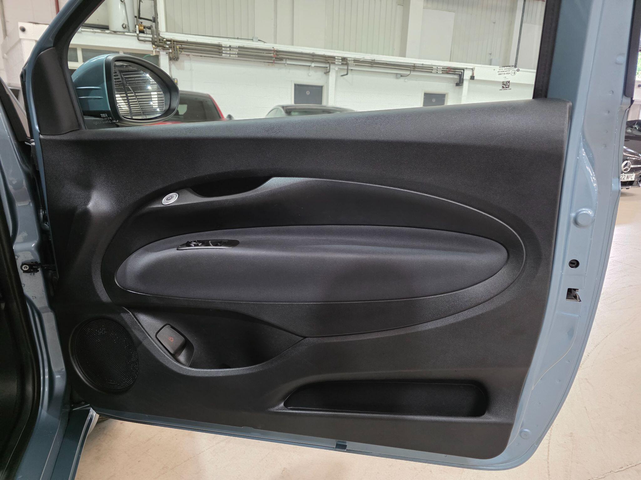 Fiat 500e view 12