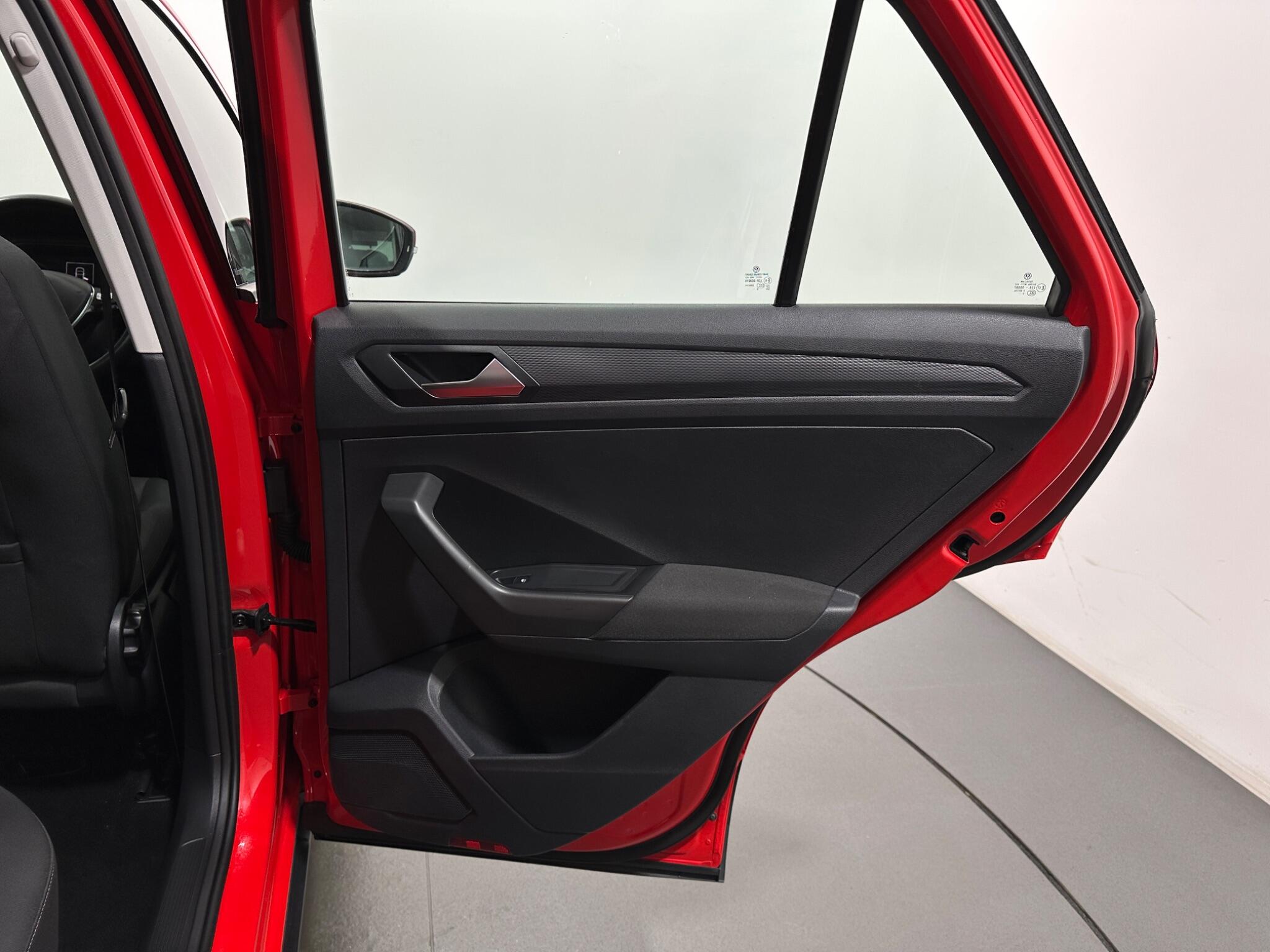 Volkswagen T-Roc view 41