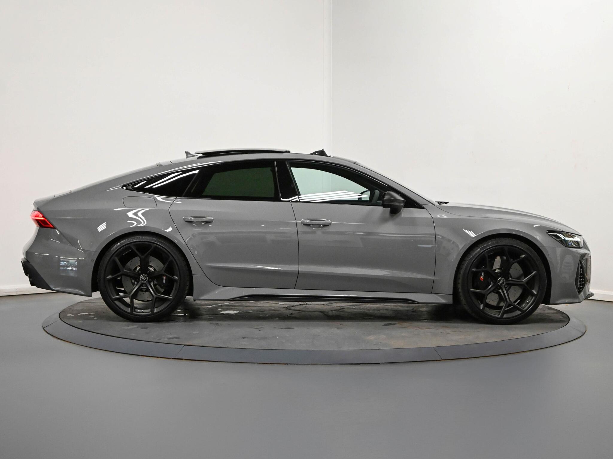 Audi RS7 view 8