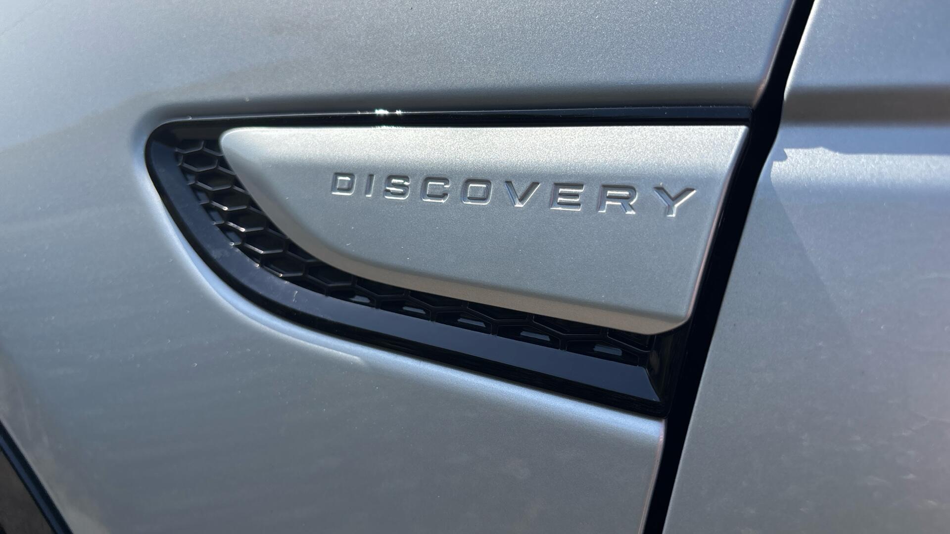 Land Rover Discovery Sport view 31