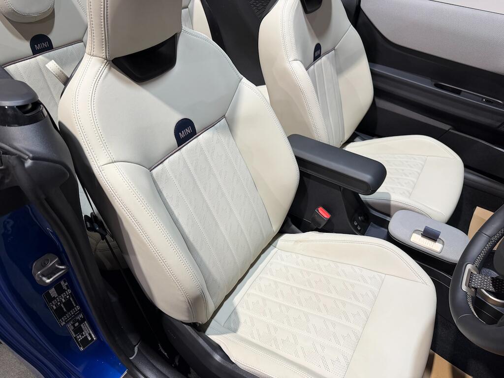 Mini Cooper Cooper view 8