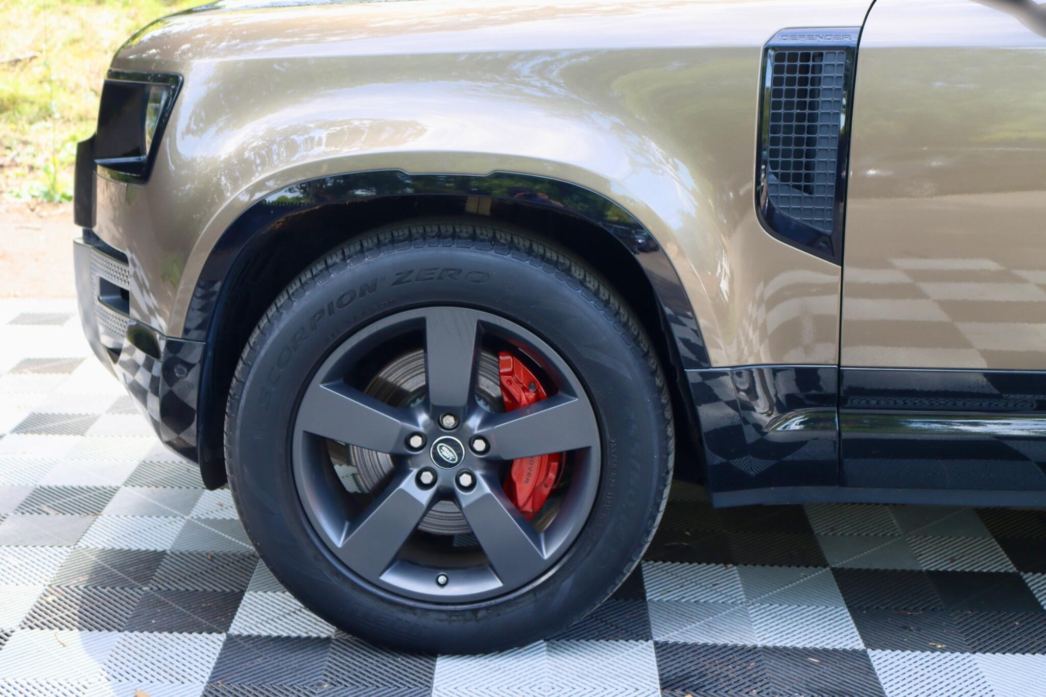 Land Rover Defender view 23