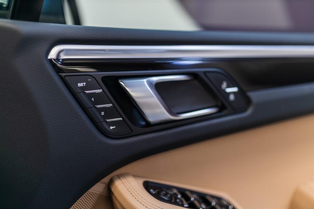 Porsche Macan view 24