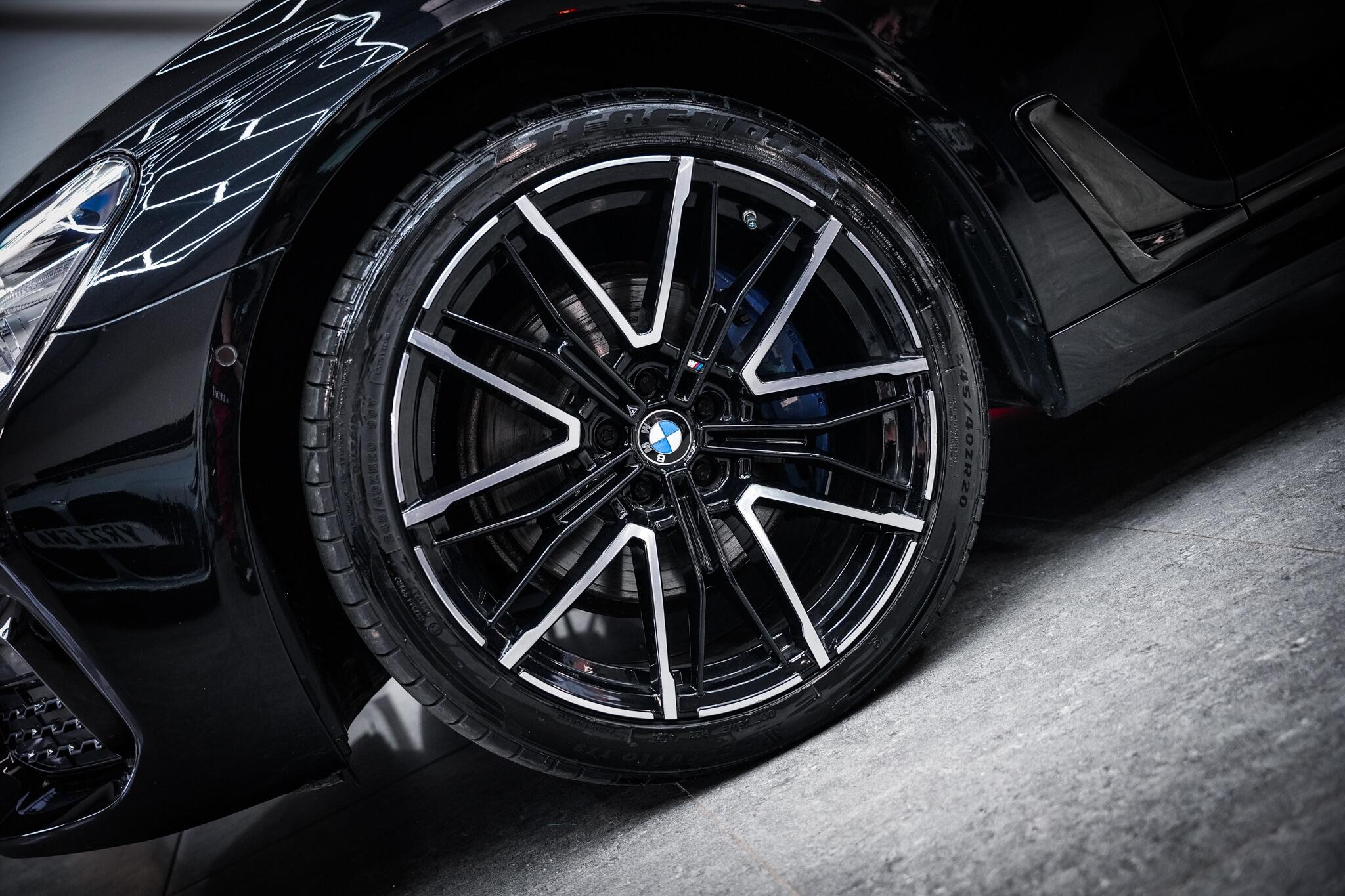 BMW 7 Series view 29