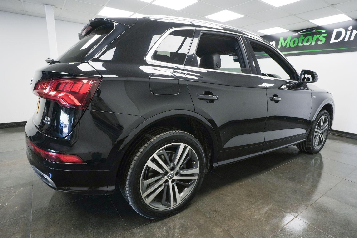 Audi Q5 view 3
