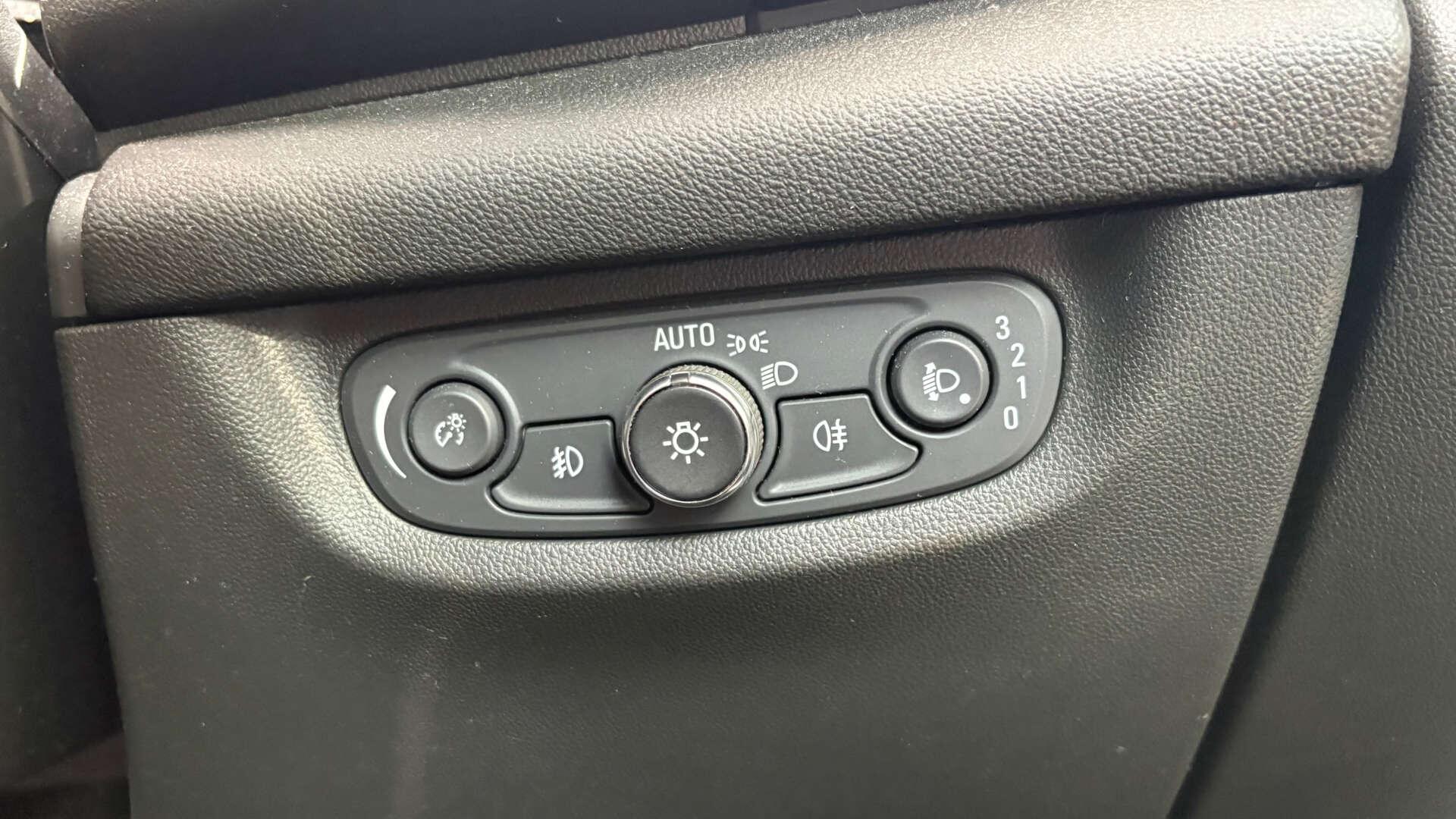 Vauxhall Insignia view 21
