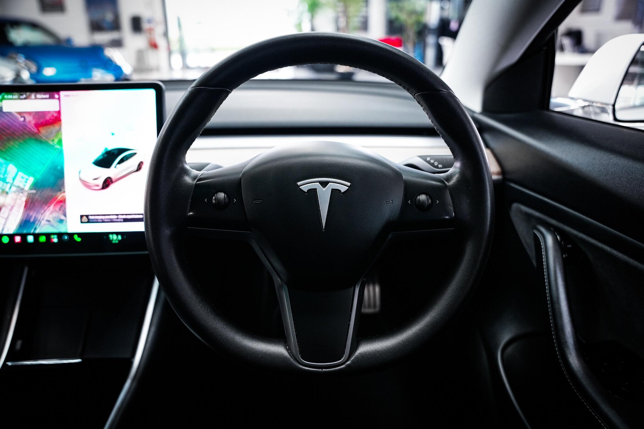 Tesla Model 3 view 20