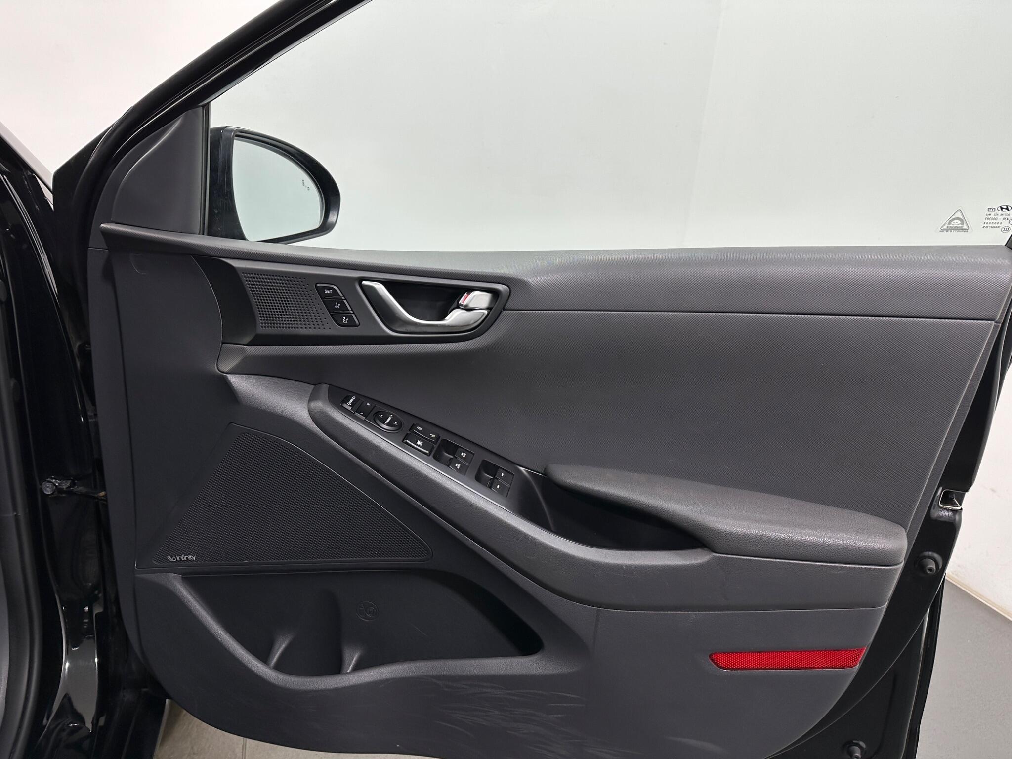 Hyundai IONIQ view 34