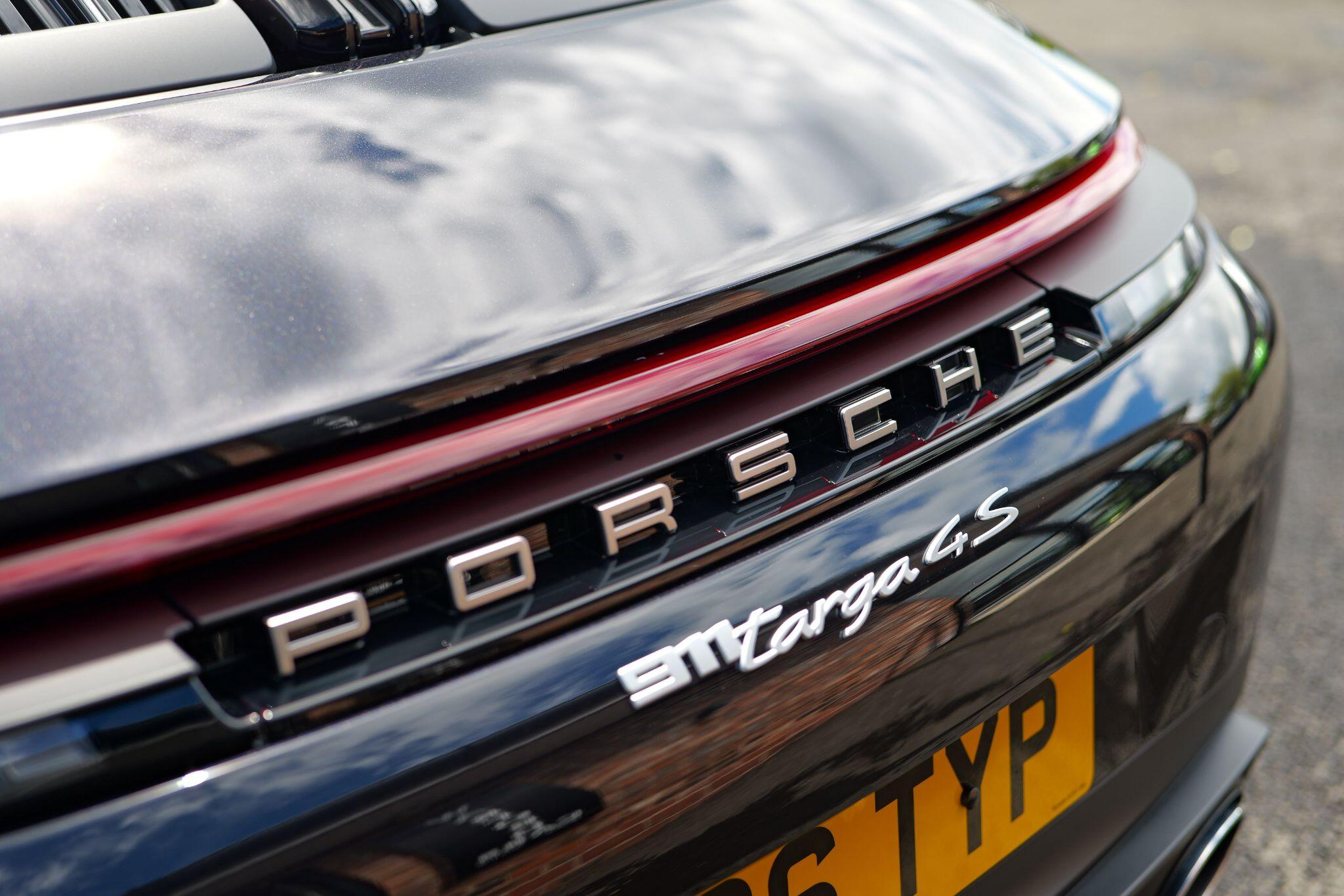 Porsche 911 view 15
