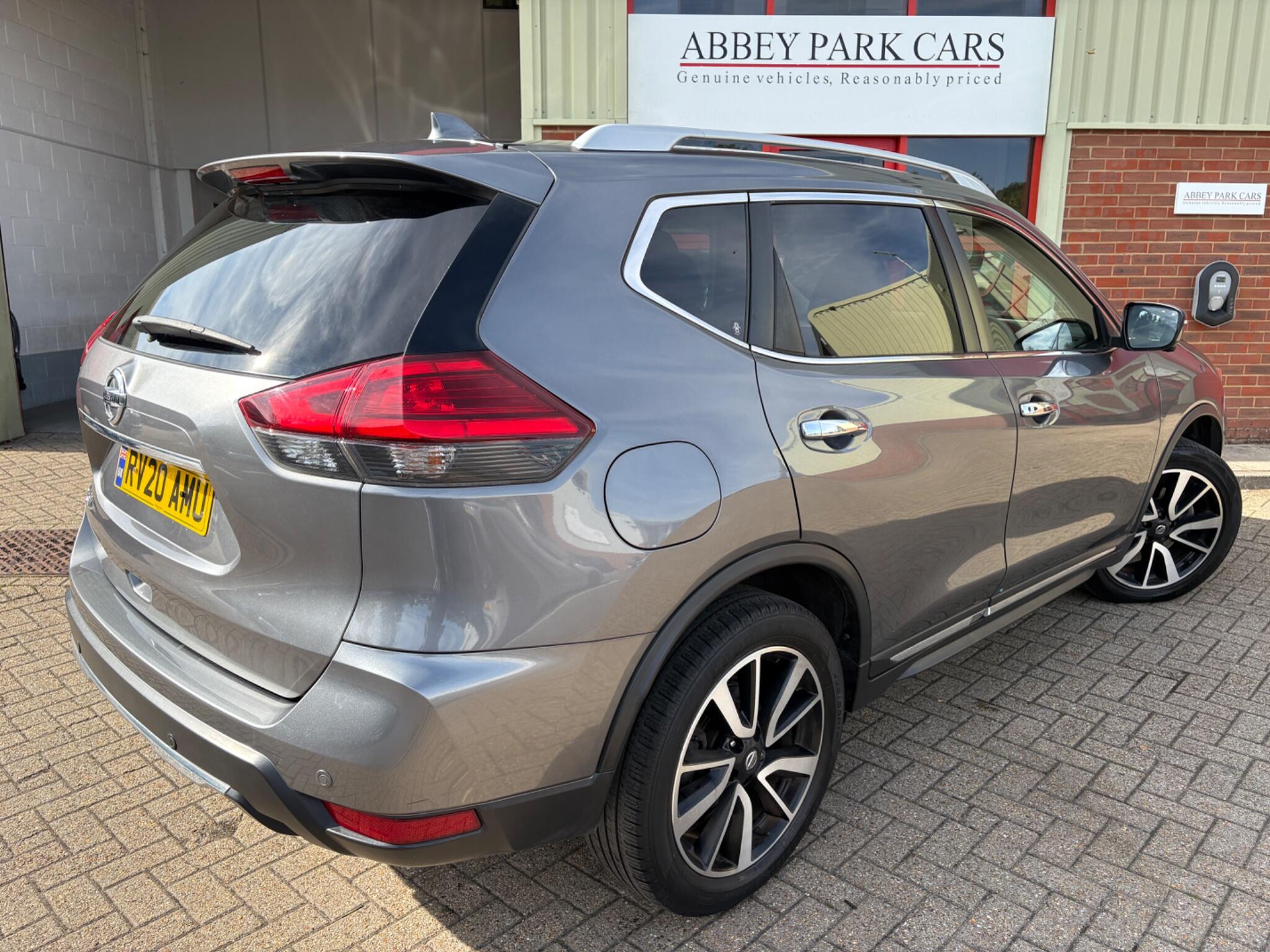 Nissan X-Trail view 3