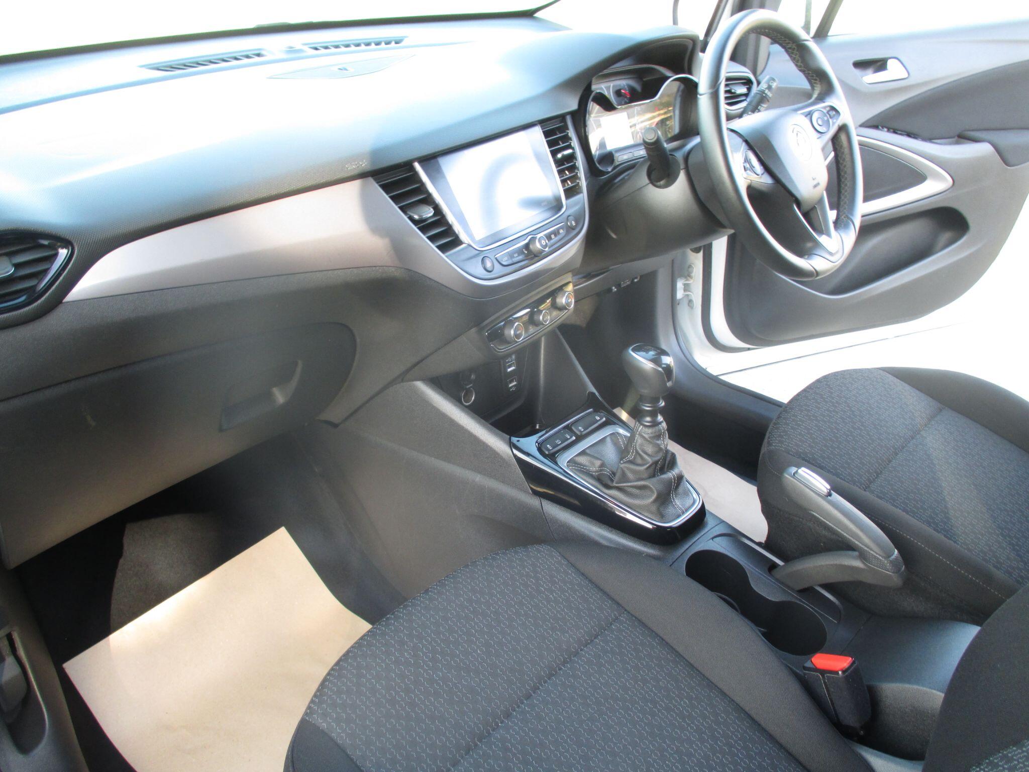 Vauxhall Crossland X view 33