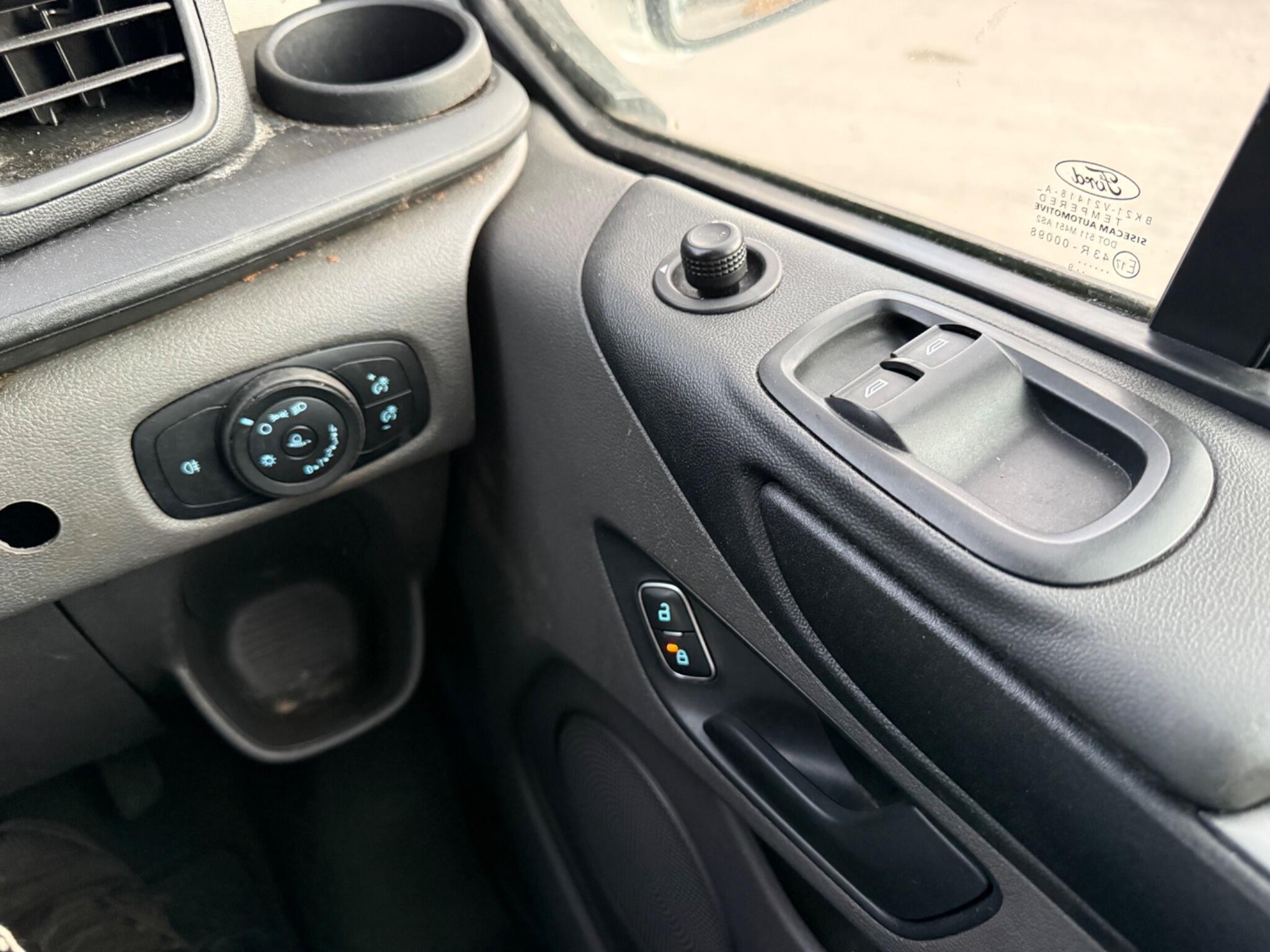 Ford Transit Custom 2.0 320 EcoBlue L1 H1 Euro 6 5dr — photo 27 of 82