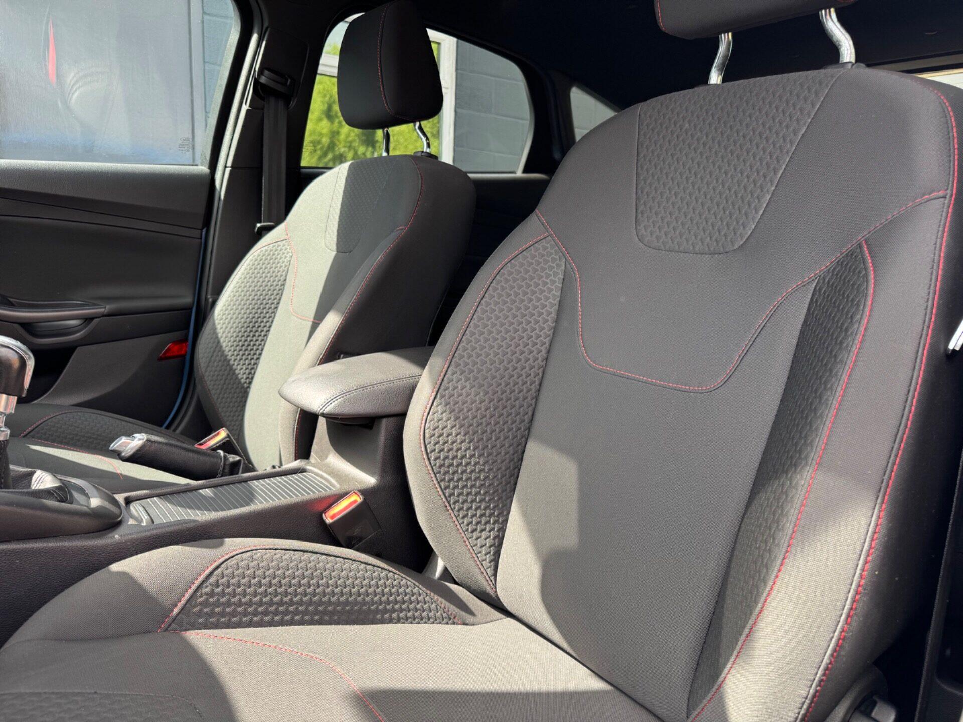 Ford Focus view 34