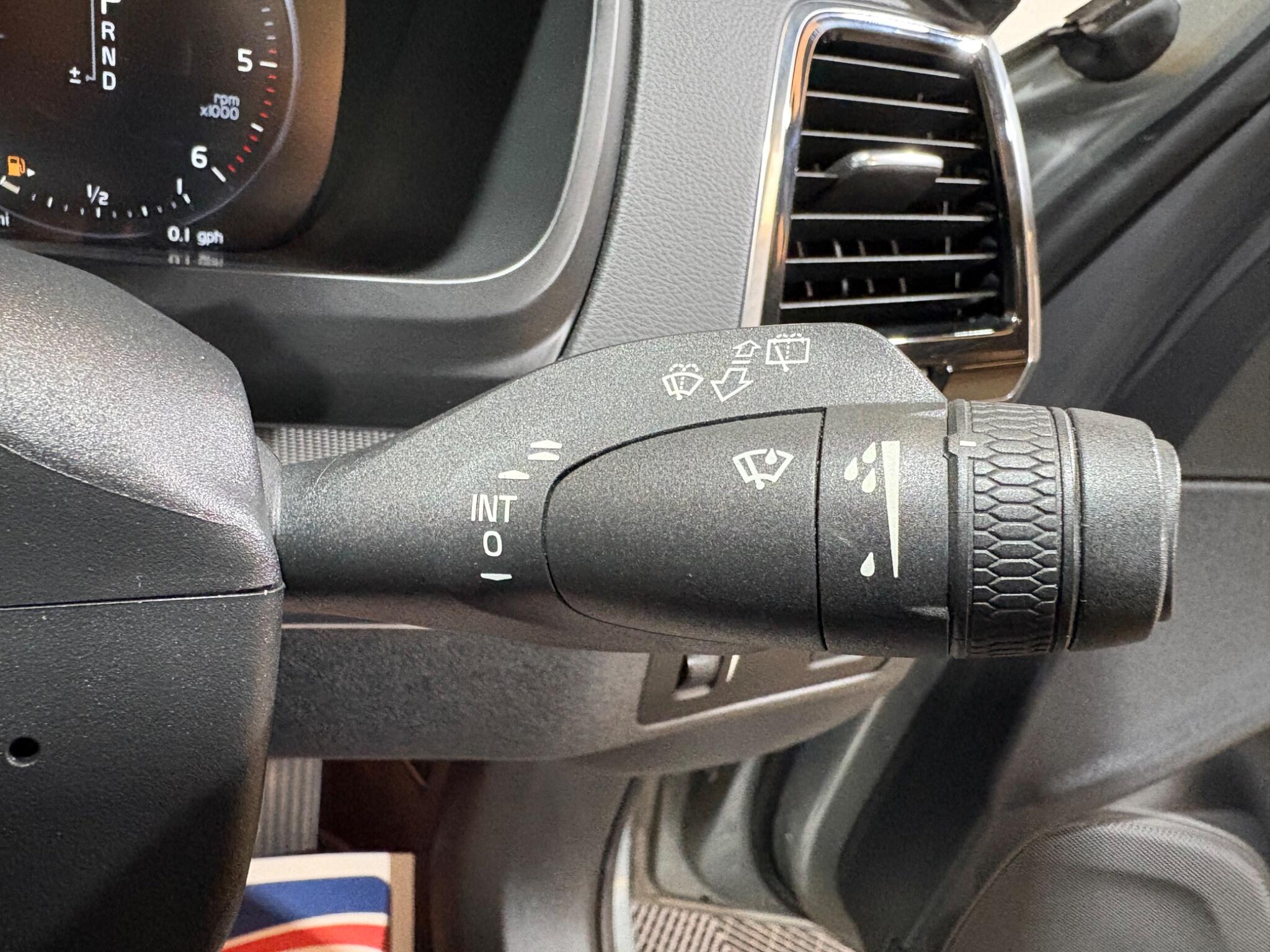Volvo XC90 view 29