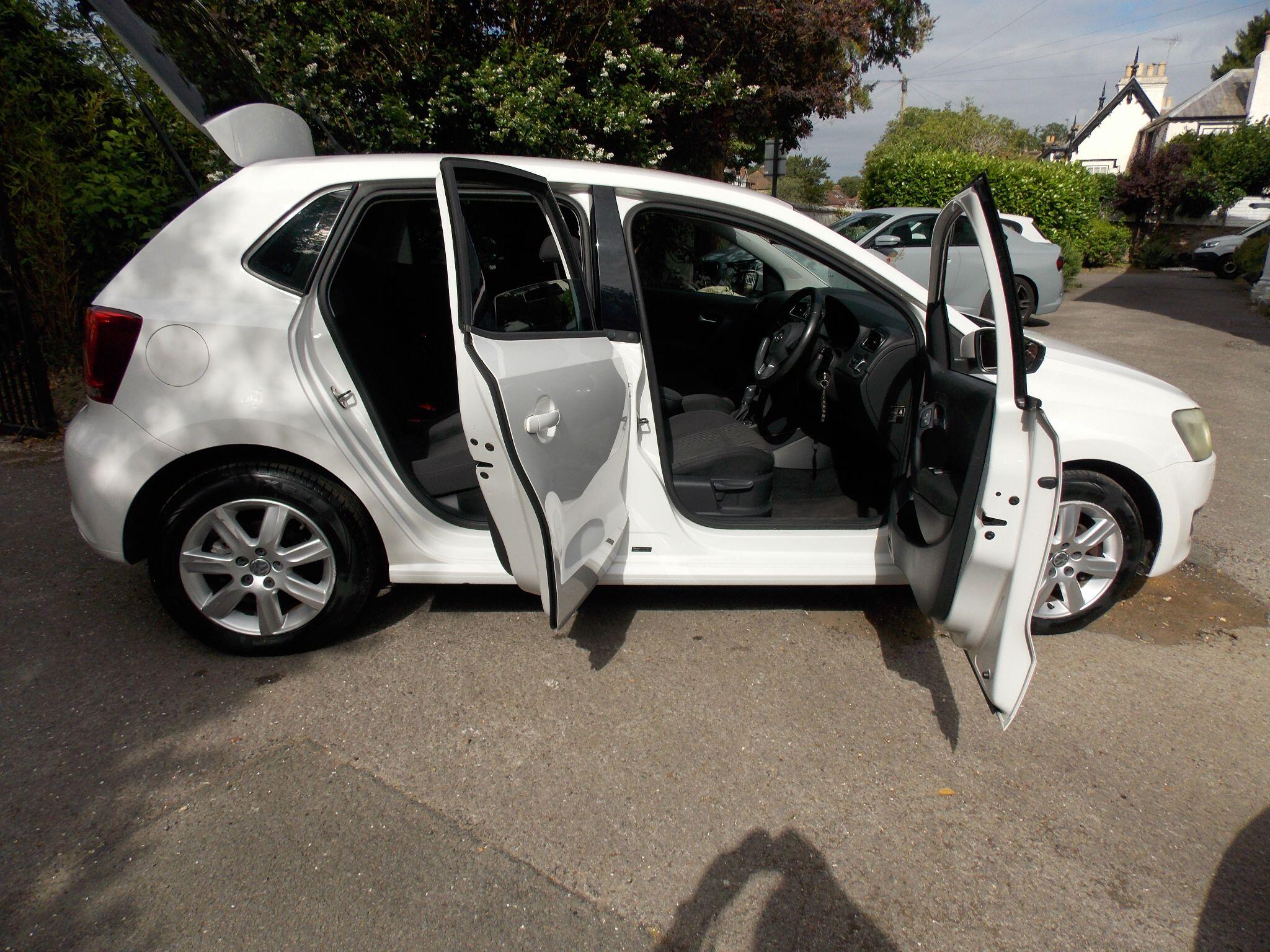 Volkswagen Polo view 3